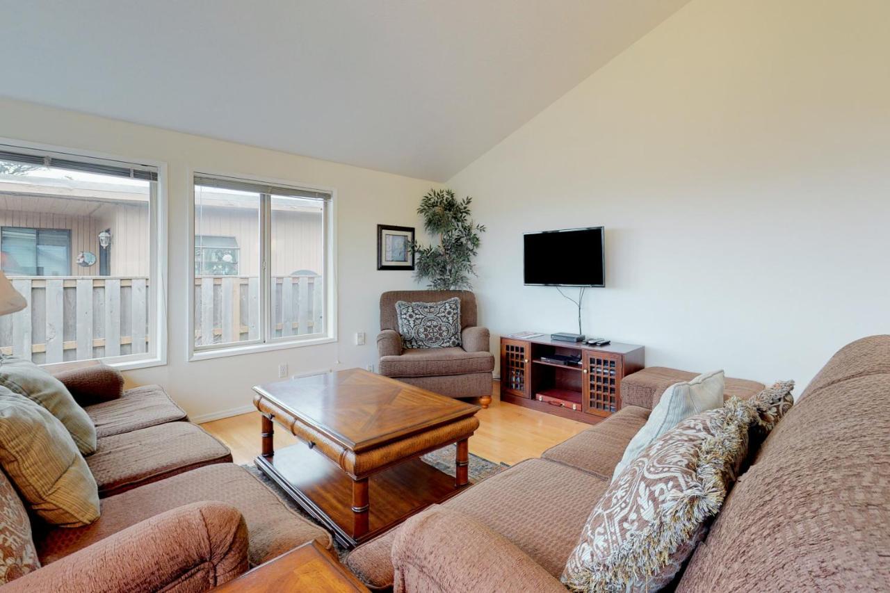 Newport'S Cypress Oceanview Home Exterior photo
